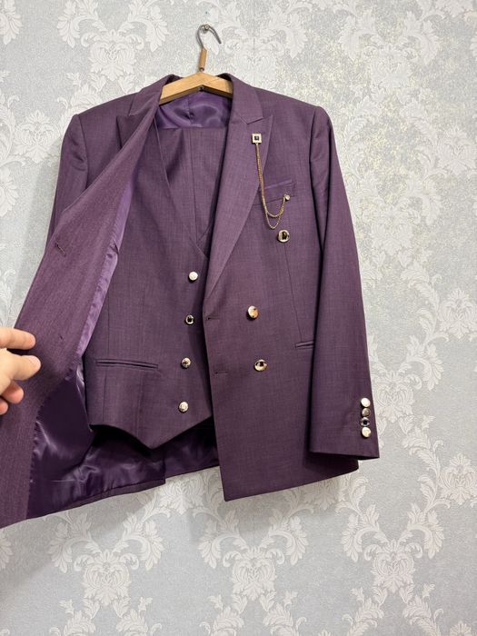 Продам мужские костюмы