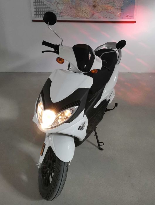 Scooter electric EFUN LIPO 3000W alb cu baterie Lithiu 72V