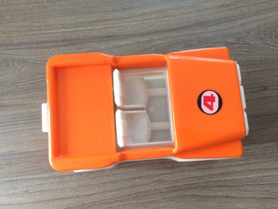 Българскиа детска играчка механизирана от соца  с инерционен механизъм