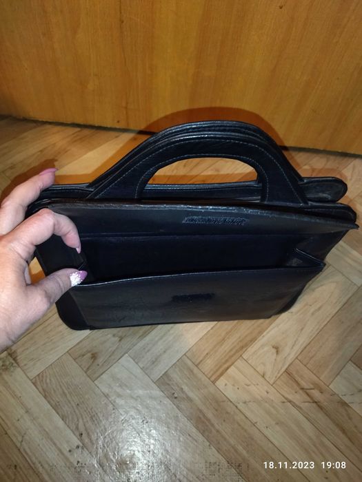 Новая черная сумка.