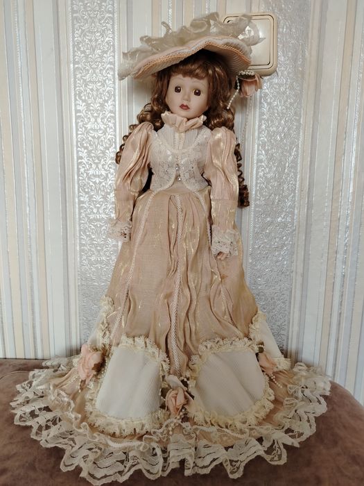 Продавам порцеланова кукла – Викториански стил, колекционерска рядкост