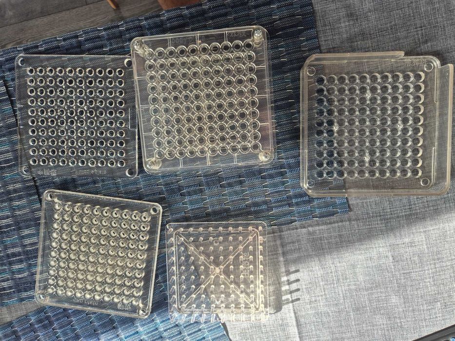 Машина за ръчно пълнене на капсули