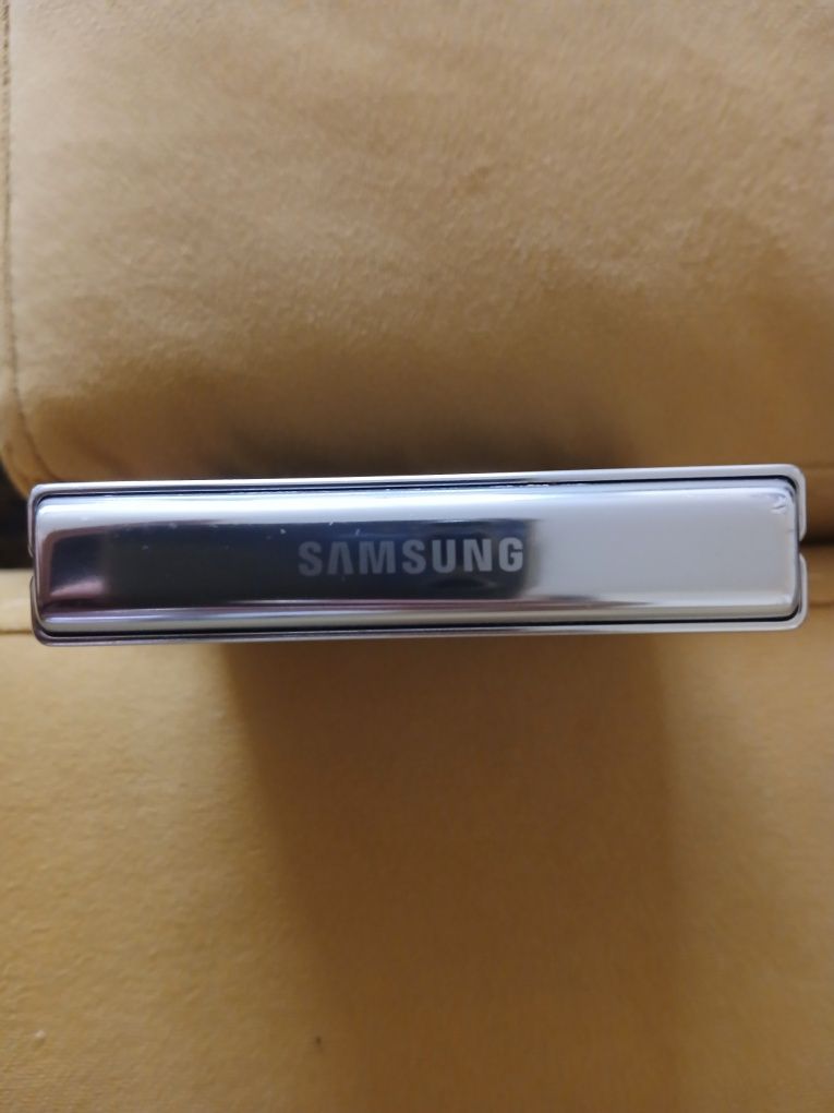 Samsung Z Flip 5 SM - F731B