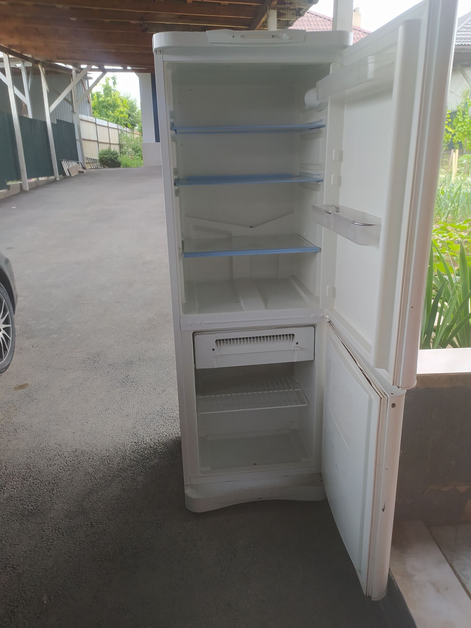 Холодильник INDESIT