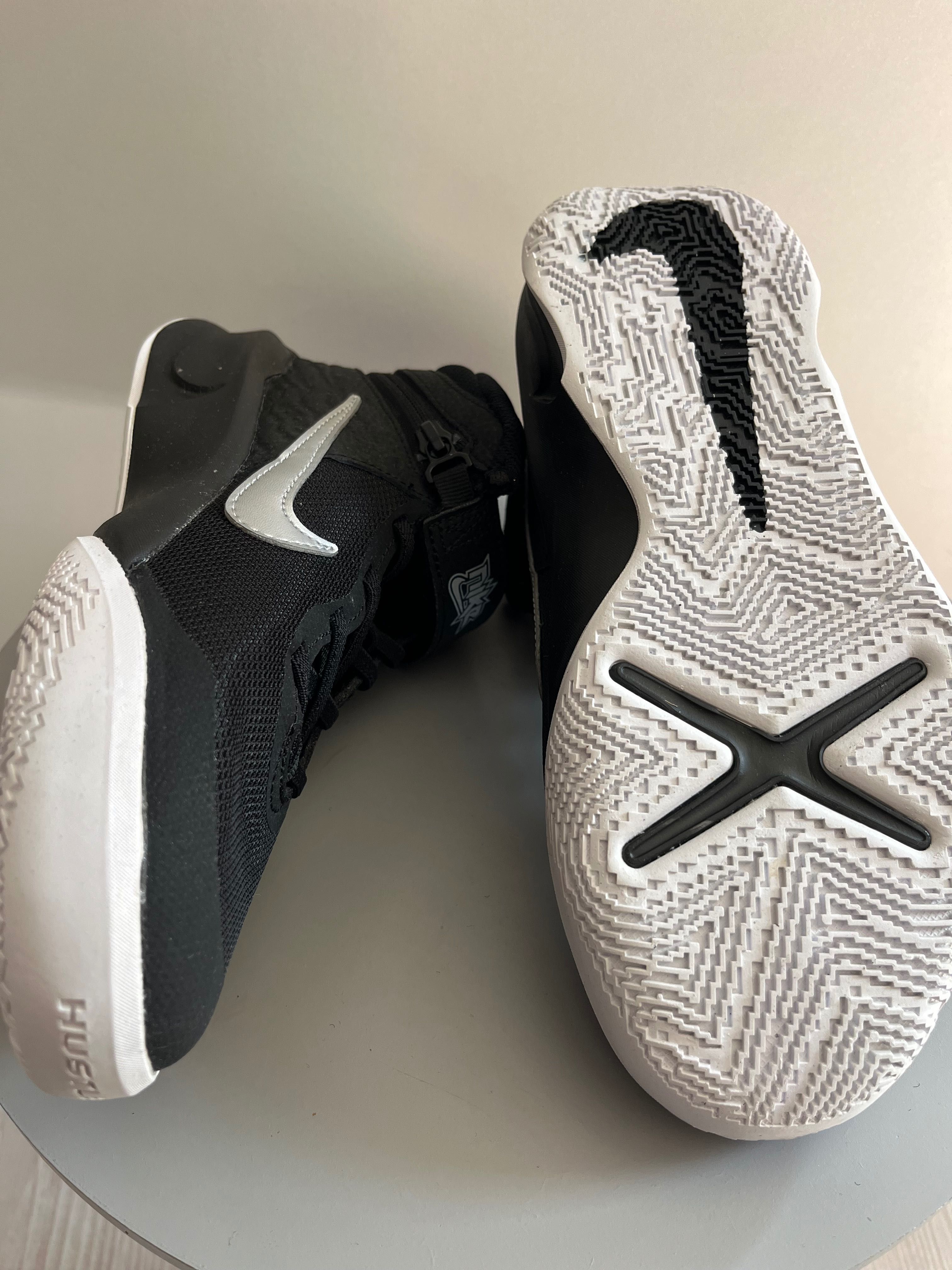 Маратонки Nike Hustle