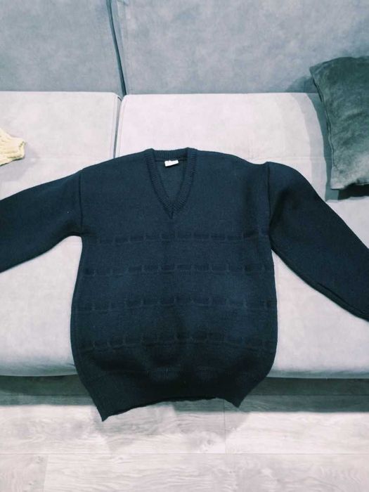 Продам новый свитер