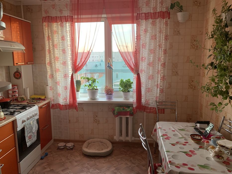 Продам 2-х комнатную , 5/10, 20 мкр.