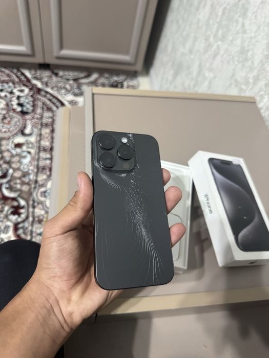 iphone 15pro sotiladi 256gb 87%  2sim  orqa shishasi singan