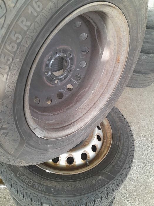 Продава джанти с гуми 205 65 16С за Опел Виваро,Рено Трафик,Нисан