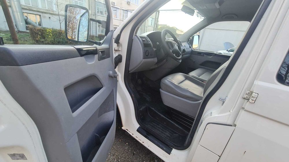 VW T5 Transporter 5+1 locuri