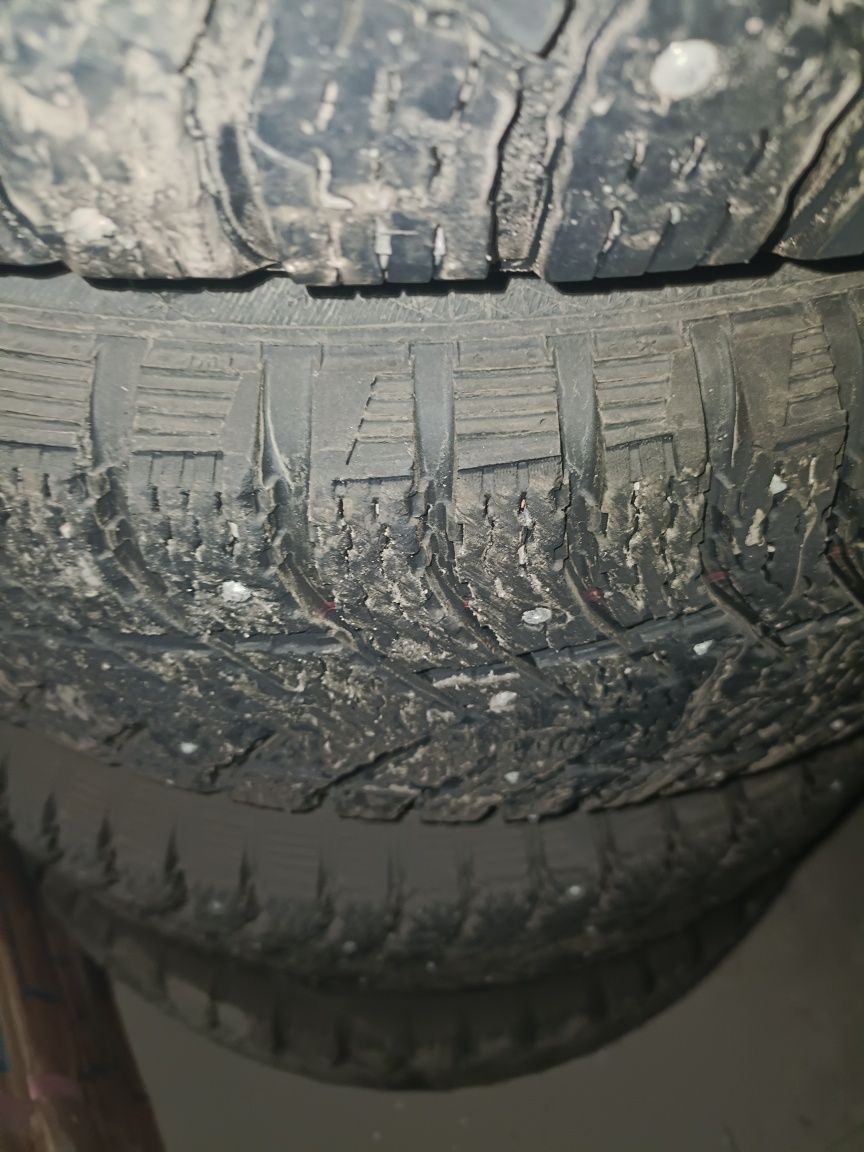 Зимние колеса. 4 зимние резины, с дисками и колпаками в комплекте