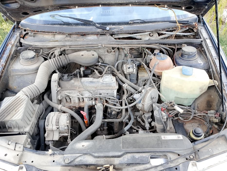 Продава се на части Volkswagen Pasat B3 1.8 бензин
