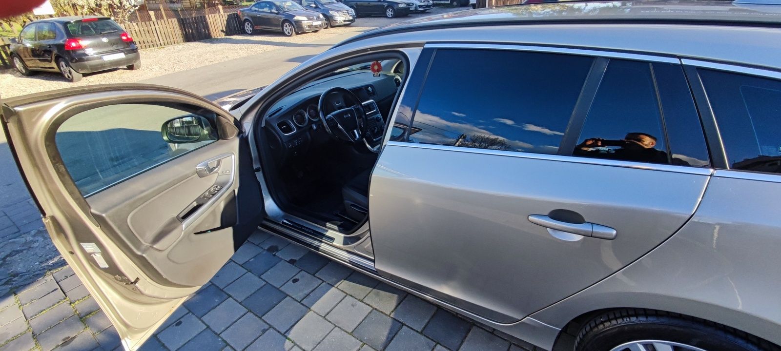 Vând Volvo V60 E drive impecabil 2011 luna 7