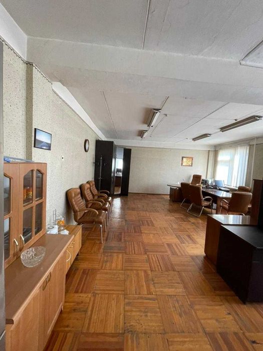 Кабинет для солидного руководителя.