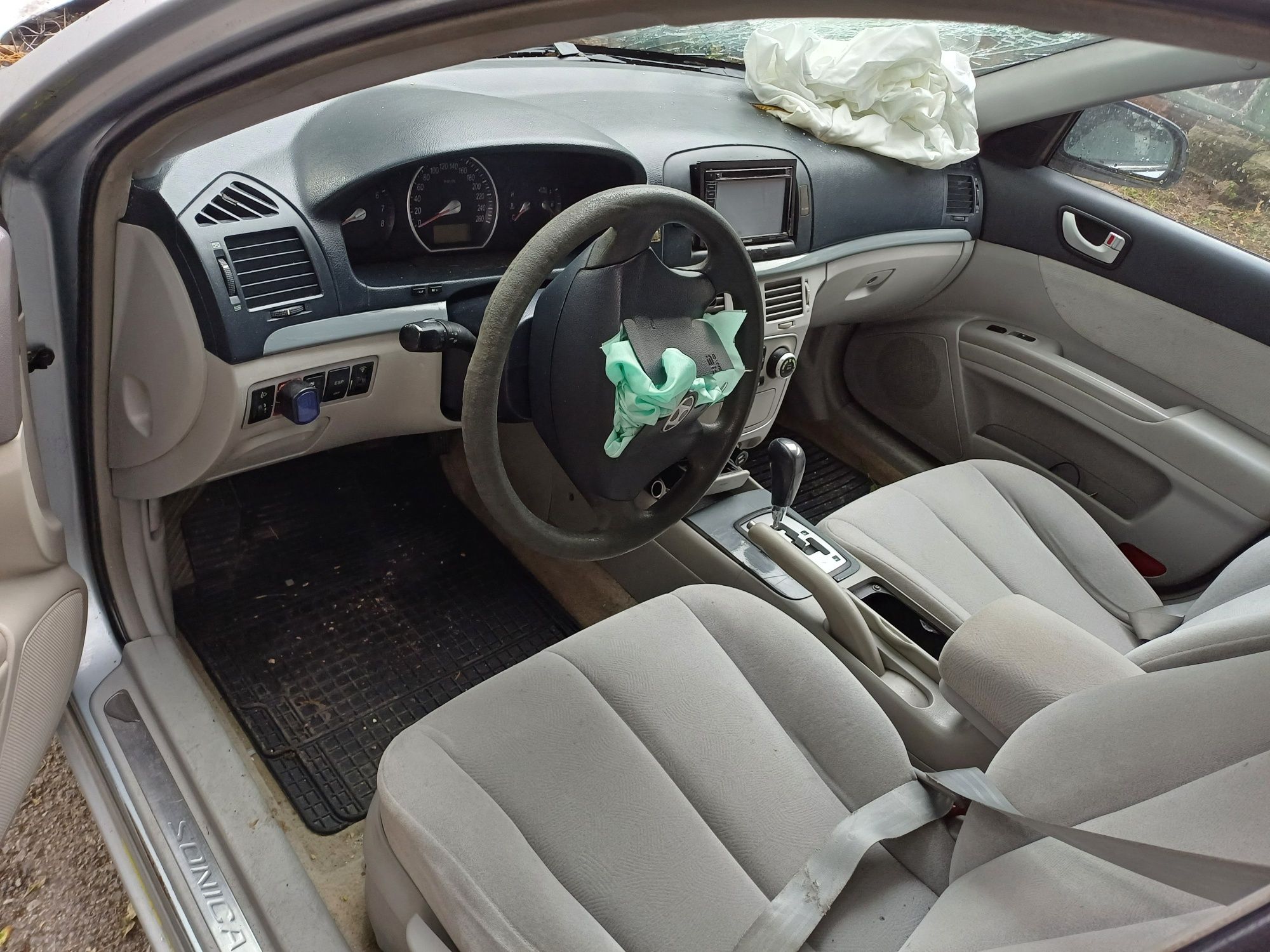 Продава се цяла за части Hyundai sonata 3.3