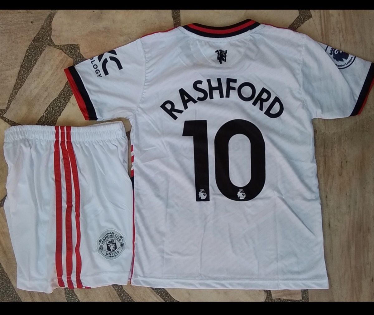Manchester United детско юношески футболни екипи ПОСЛЕДНИ бройки