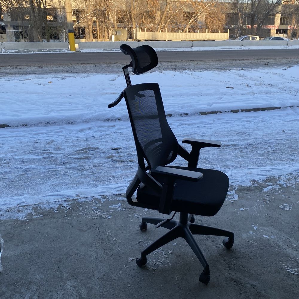 Офисное кресло Модел AIR есть гарантия и доставка