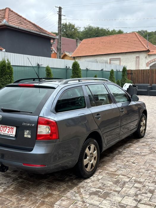 Vând Skoda Octavia.