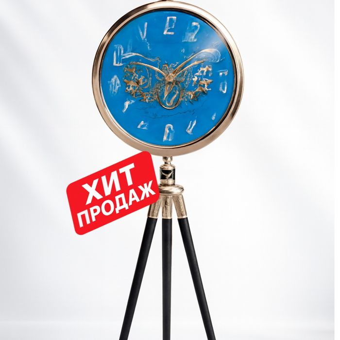 Напольные декоративные часы на треноге — с синим циферблатом и шестерё