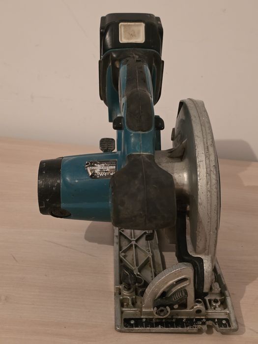 Makita DSS610 fierastrau circular cu acumulator 18V