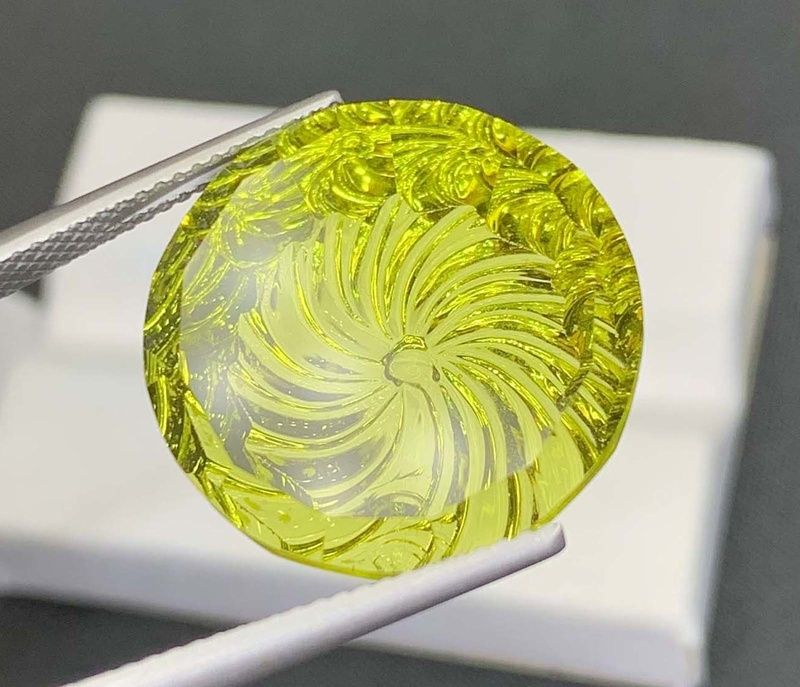 Цитрин огромен с карвинг