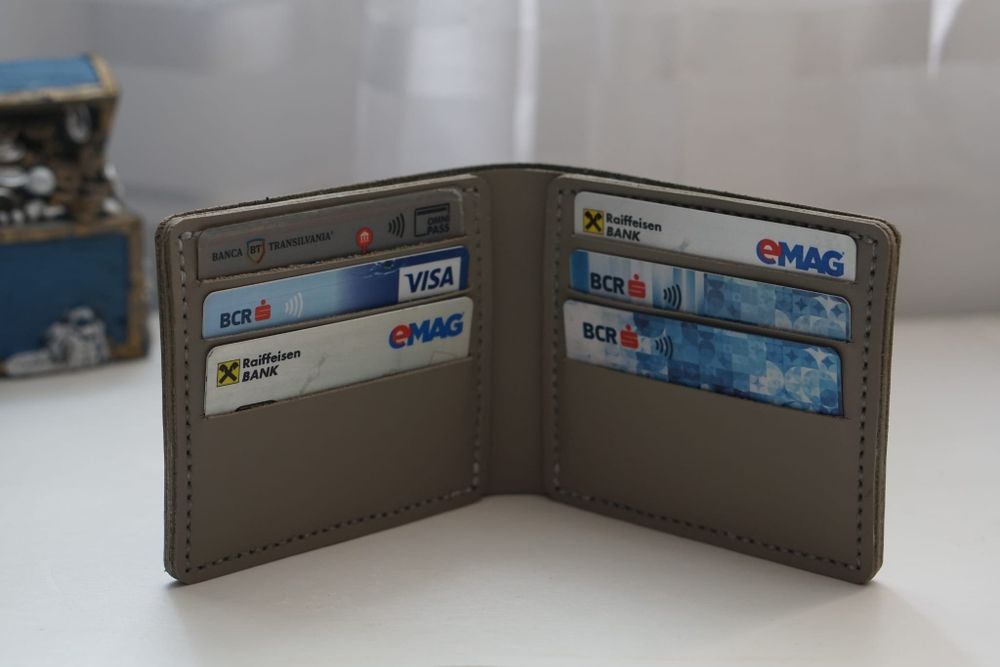 Portofele din piele naturală(2 bucăți pe stoc)