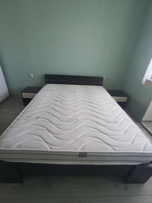 Спалня с подматрачни рамки+матрак