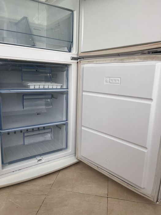 Хладилник AEG Santo OKO 186 см