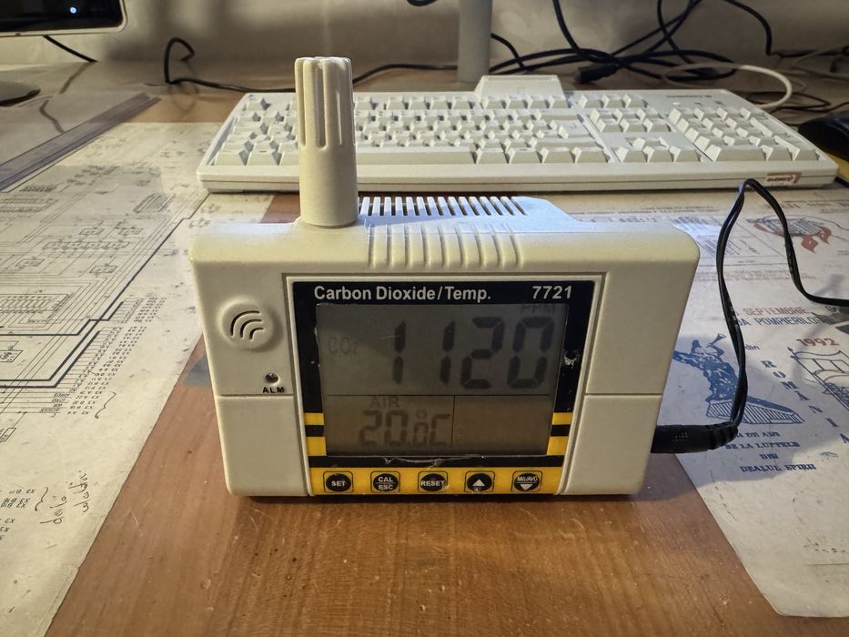 Senzor CO2 si temperatura cu releu, model AZ7721