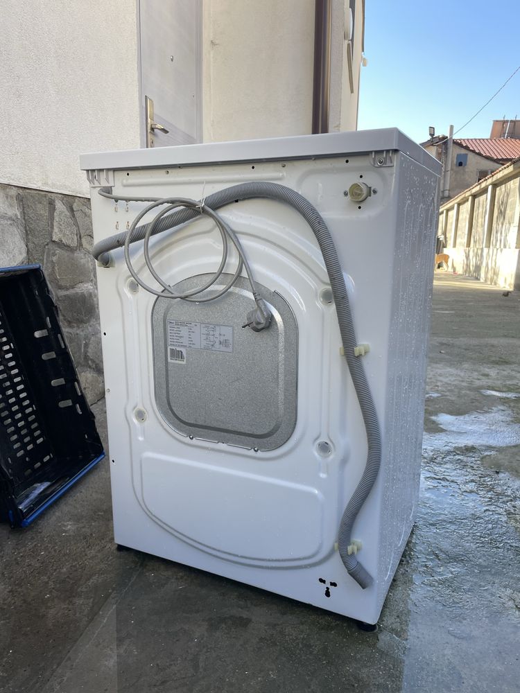 Перална Midea.    .      .       .        .        .