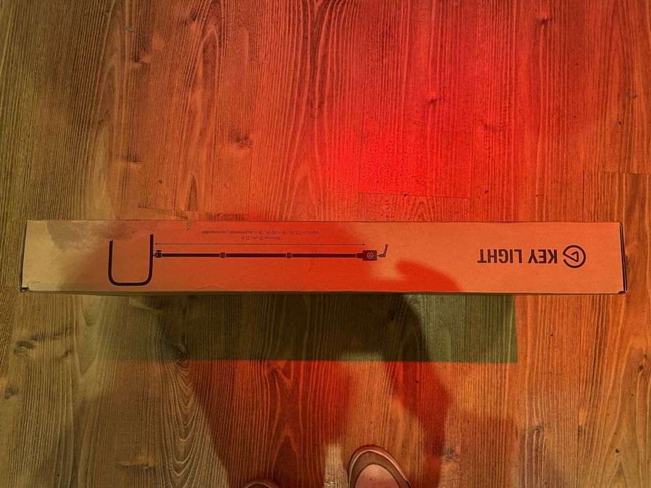 Vând lampă birou cu wifi