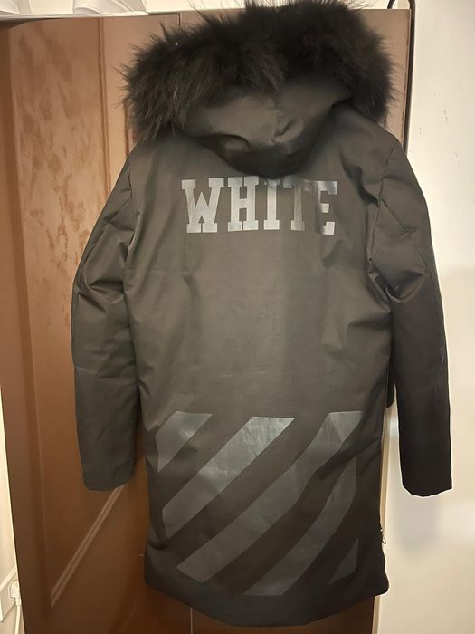 Vând geaca off white