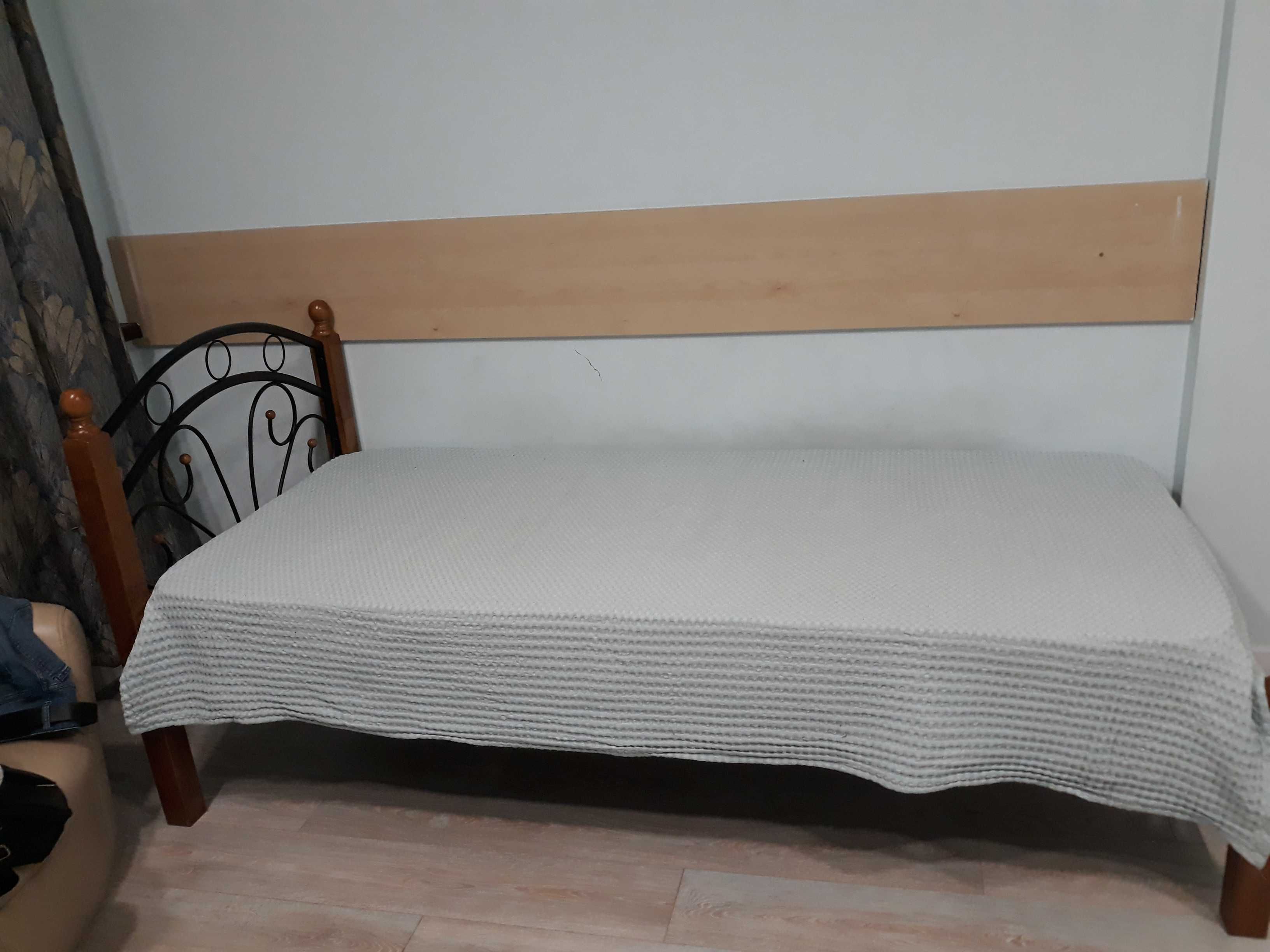 Кровать бу,деревянная с ортопед.матрацем Малайзия