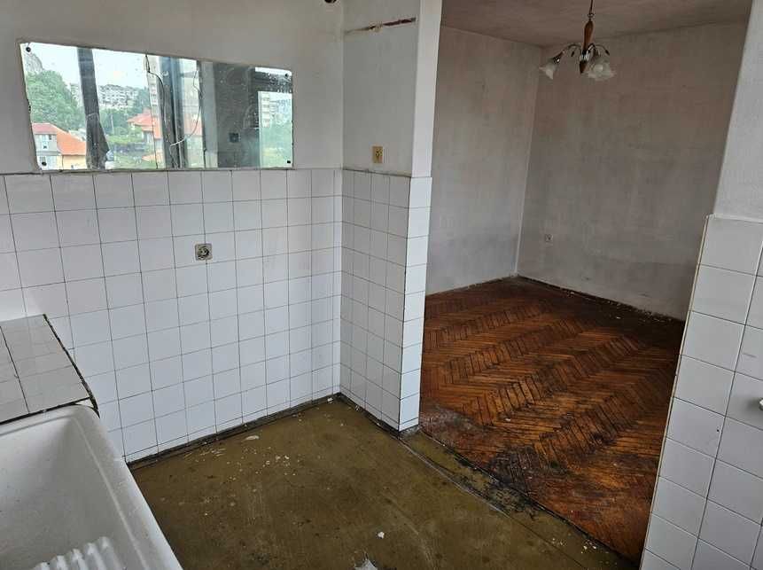 Продава се Тристаен апартамент в Габрово, Център - 85 кв.м за 565 €/кв.м - Снимка #12