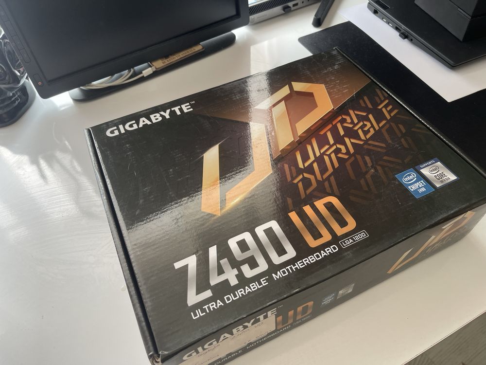 Placa de baza Gigabyte Z490 UD