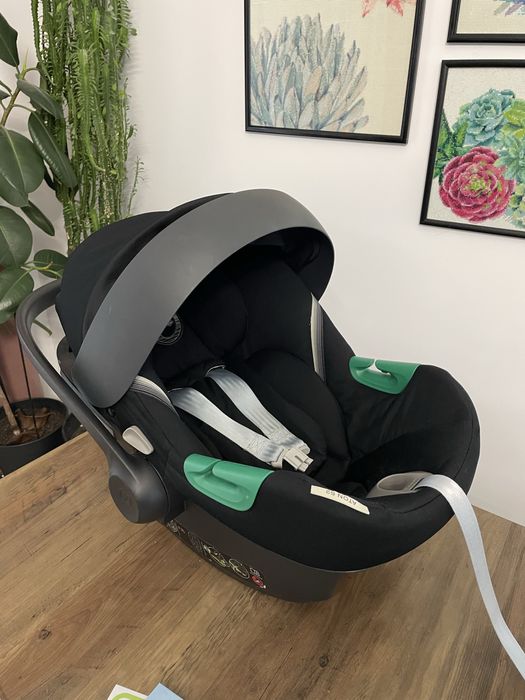 Scoica Cybex Aton S2 iSize + baza isofix Base One in stare foarte buna