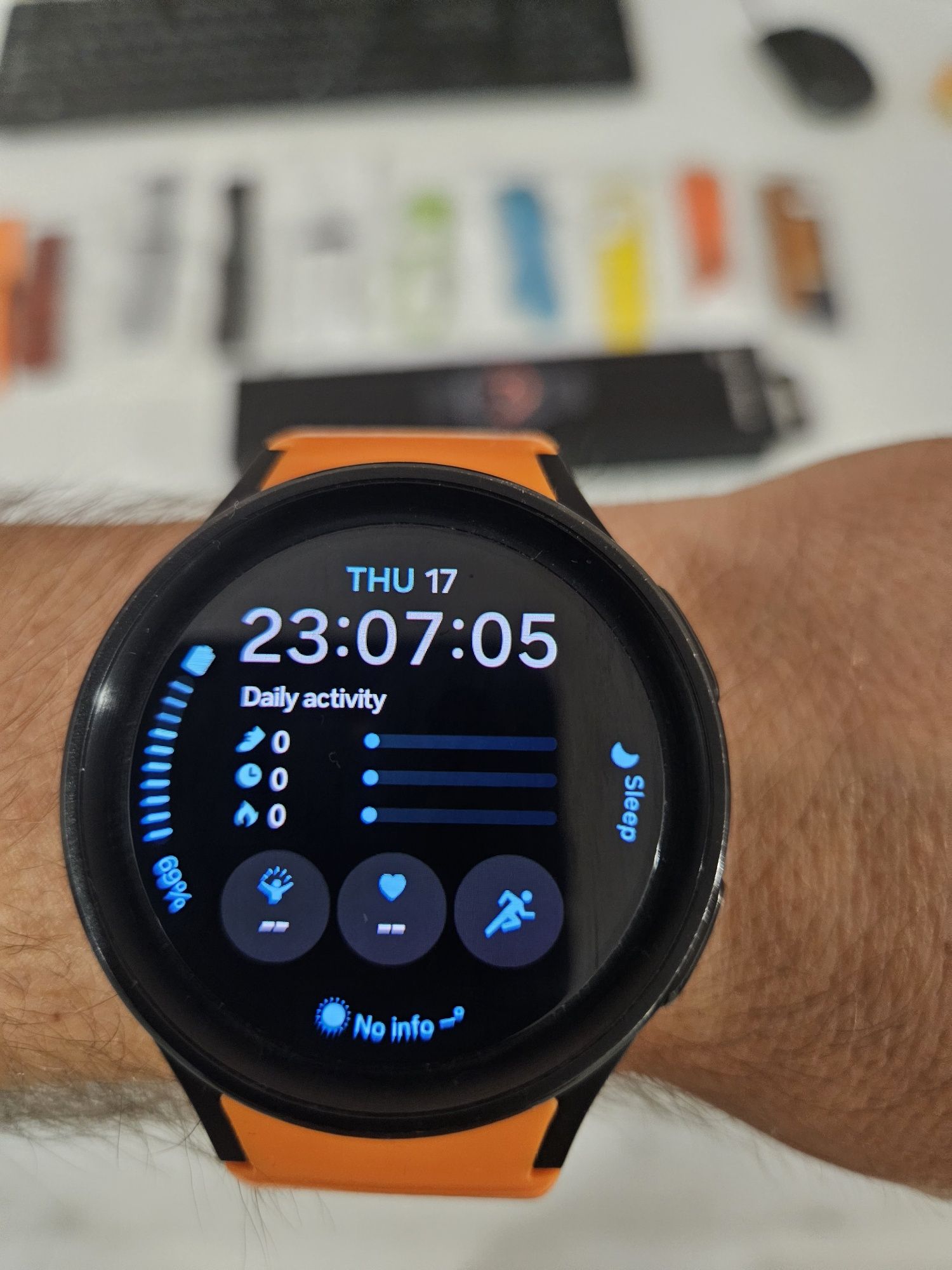 Samsung Galaxy watch 5 pro + accessories . Подарък верижки!