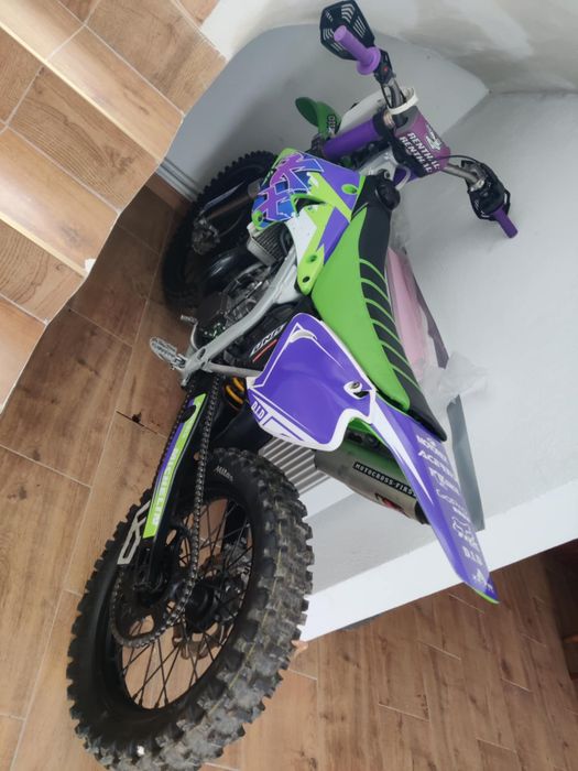 Ultimul model de la Kawasaki KX250 2T