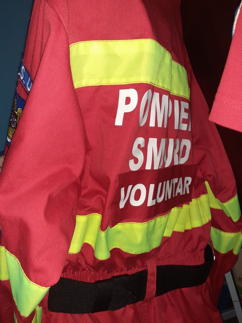 Echipament SMURD, voluntar, damă