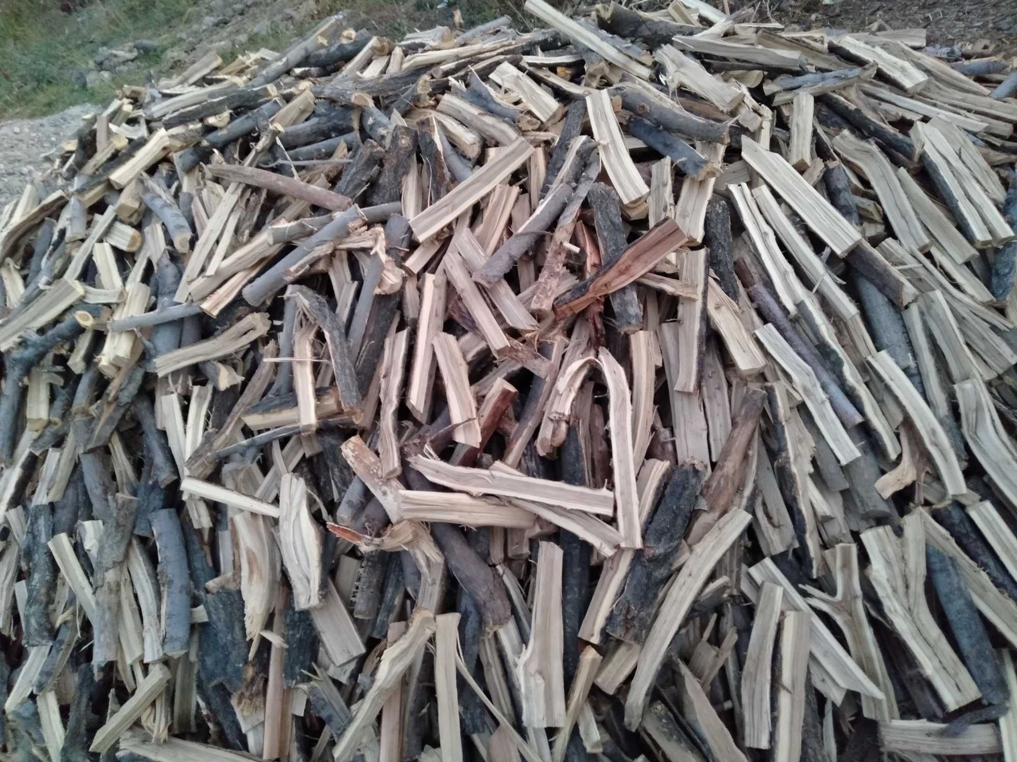 Продам дрова сухие рубленные в  иссыке  18000тг куб