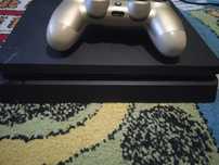 Продавам Плейстейшън 4 500г с три игри