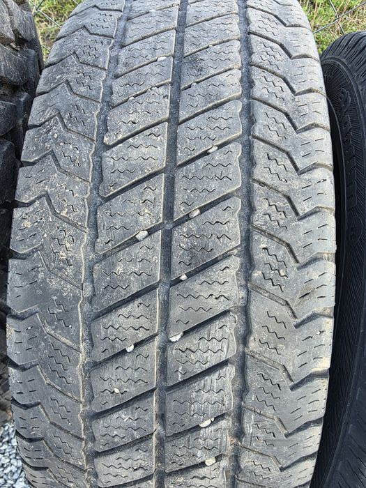 Cauciucuri anvelope 225 65 R 16 C 300 lei toate 4 
Telefon 
0756 sase