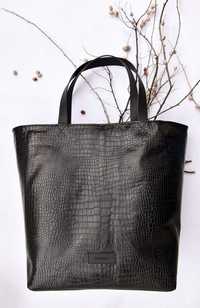 VISHNA черна чанта естествена кожа с крок ефект