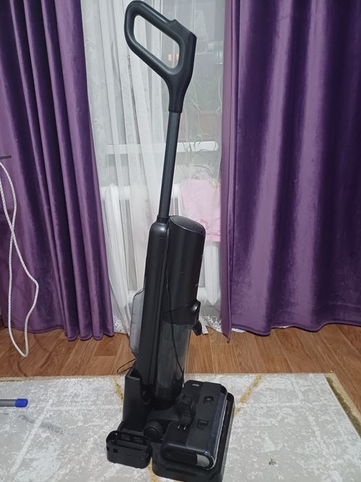 Пылесос  современный.