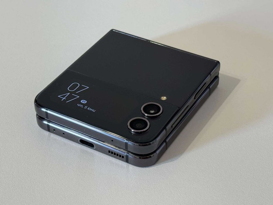 Бартер! Samsung Galaxy Flip 4 Graphite (Черен)