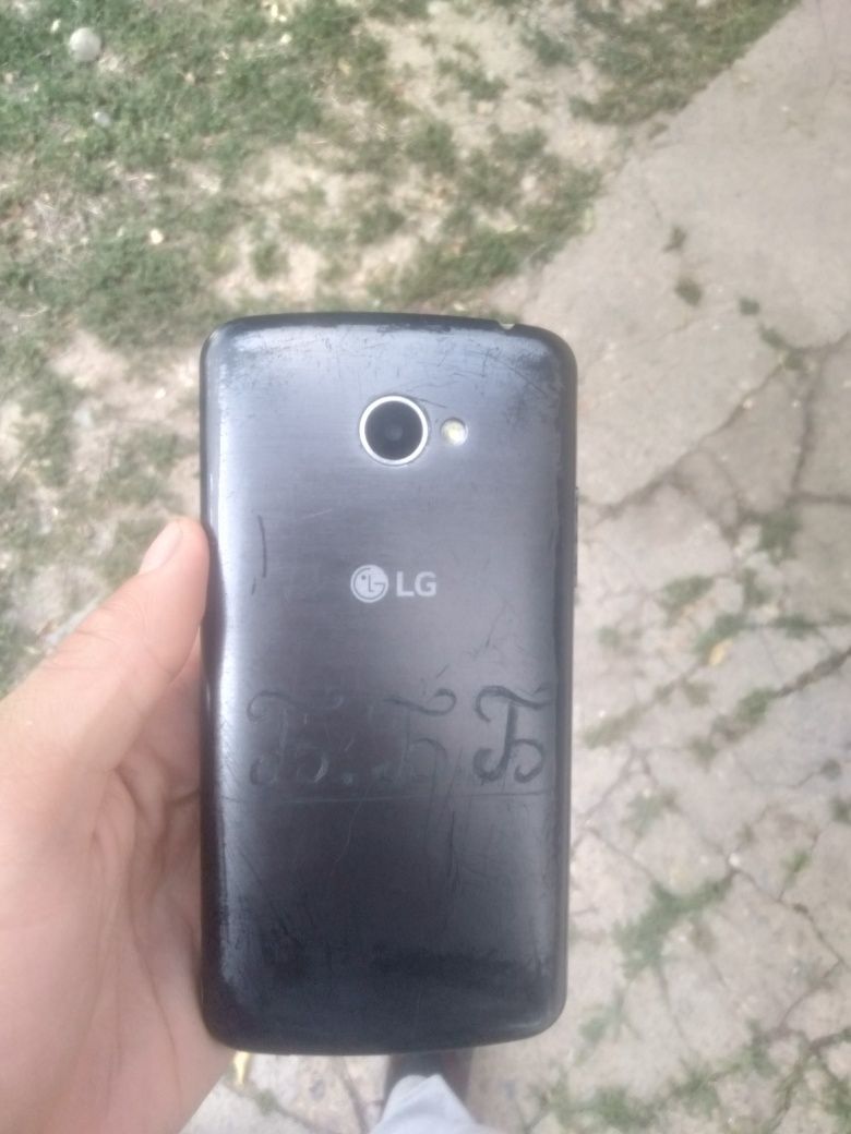 Телефон LG-X220ds