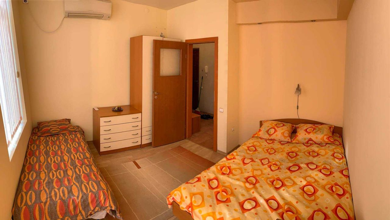 Дава се под наем Тристаен апартамент в Бургас, Център - 120 кв.м за 331.5 € - Снимка #1