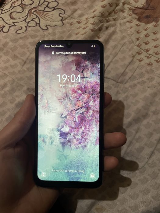 Samsung a 30 yaxshi holatda