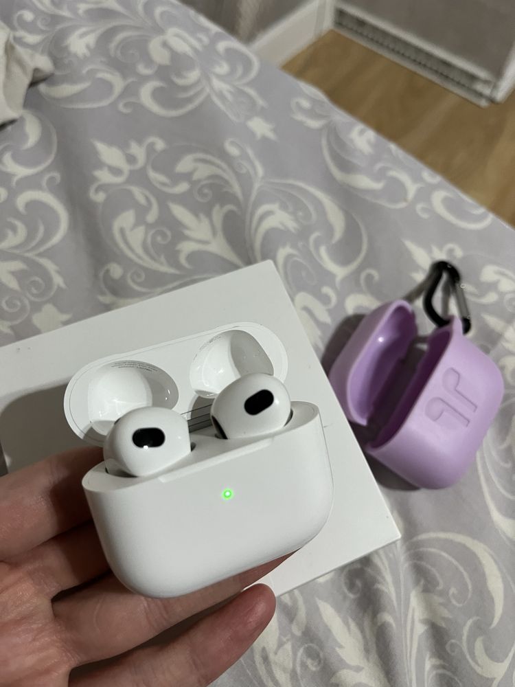 Продам Airpods 3