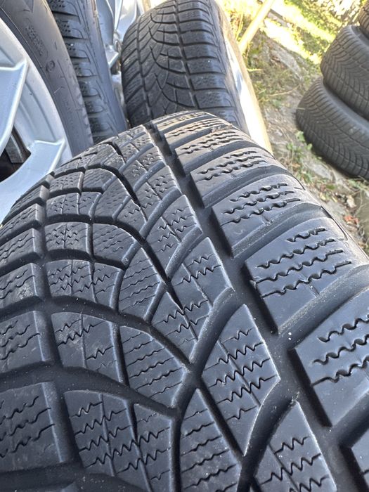 Jante originale BMW cu cauciuri de iarna GoodYear 205/60R16